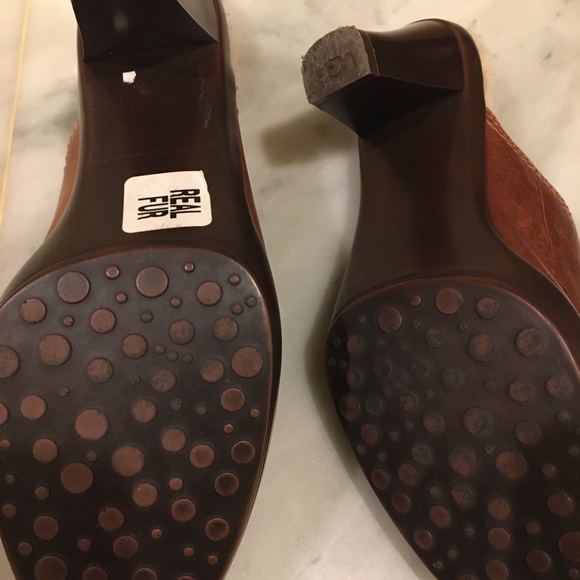 UGG Clogs - Picture 4 of 5